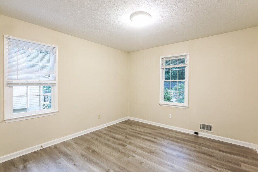 Building Photo - 2350 Bankstone Dr SW