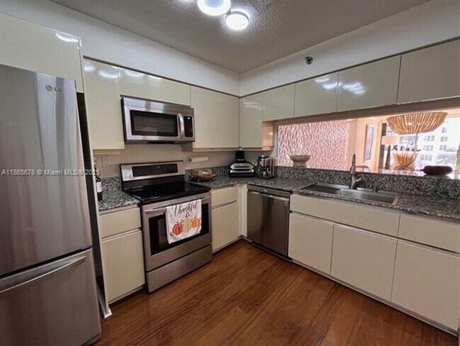 Building Photo - 5757 Collins Ave