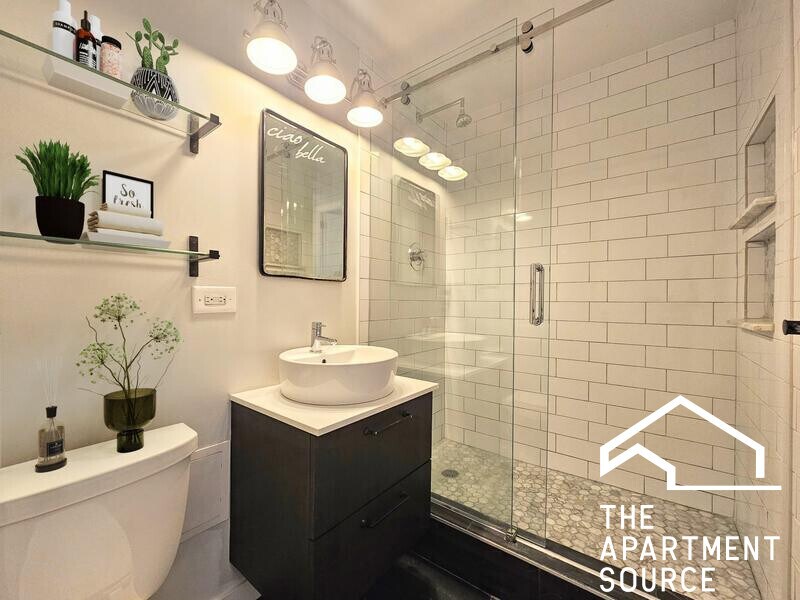 Building Photo - 1344 N Dearborn St