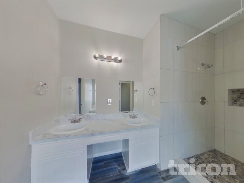 Building Photo - 511 Wolf Dr