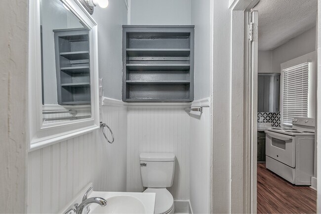 Building Photo - 8 Kenneth St