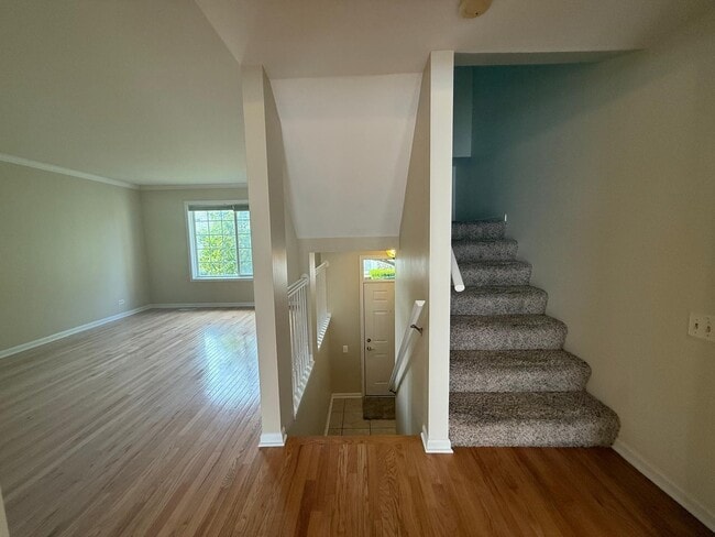 Building Photo - 1722 Middlebury Dr