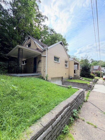 Building Photo - 1416 Ravine St