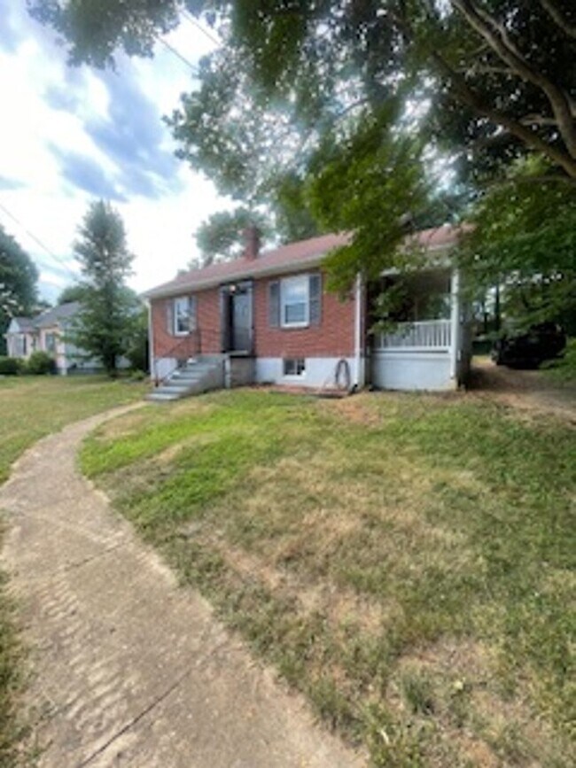 Building Photo - 5605 Killarney Pl