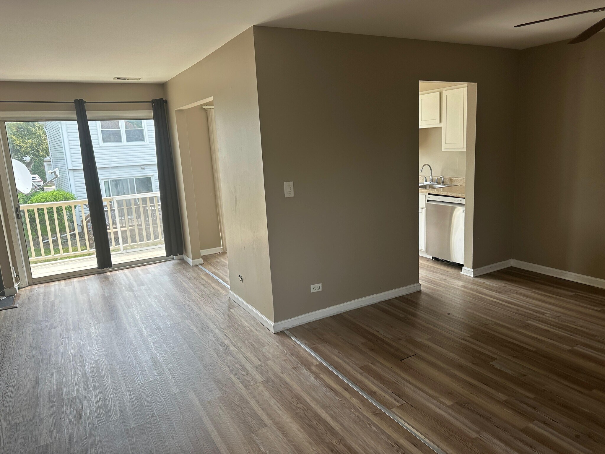 Building Photo - 320 Springlake Ln