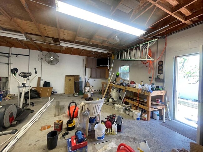 Building Photo - 3030 W Helen Ave