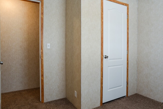 Building Photo - 900 Boothby Rd