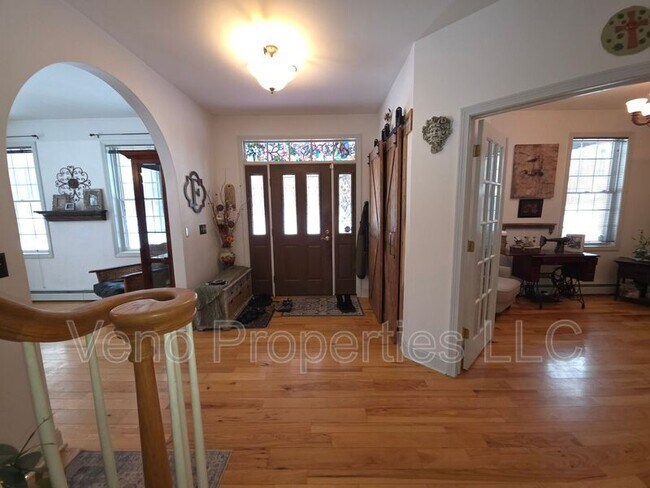 Building Photo - 1023 Packer Rd