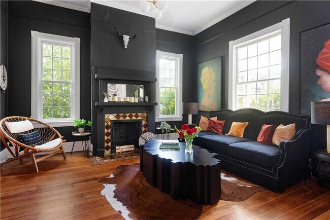 Building Photo - 383 Park Ave SE