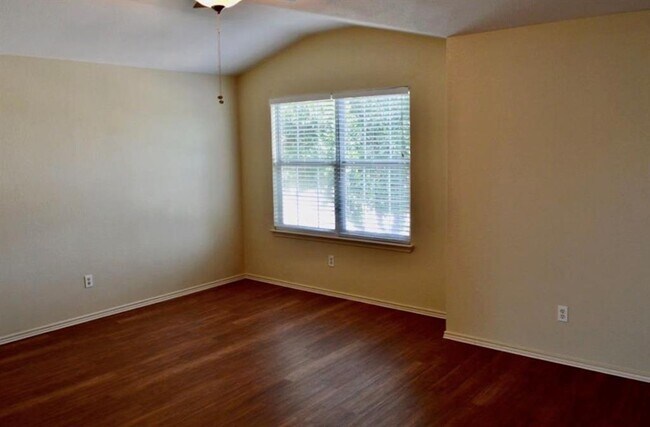 Building Photo - 14208 Sumatra Ln