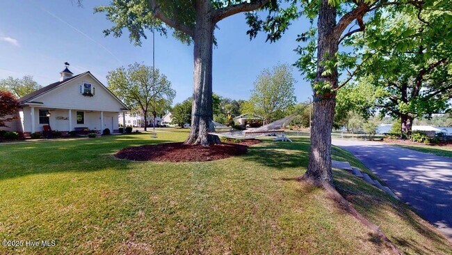 Building Photo - The Heart of Downtown