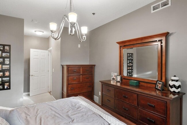 Building Photo - 645 N 1st St