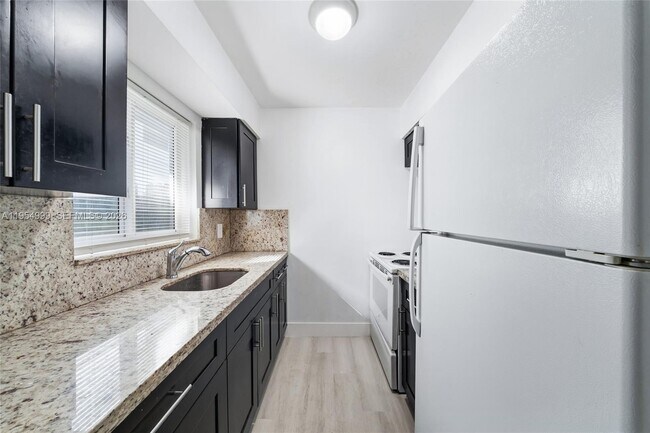 Building Photo - 446 SW 4th Ave