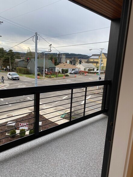 Building Photo - 2380 Willamette St