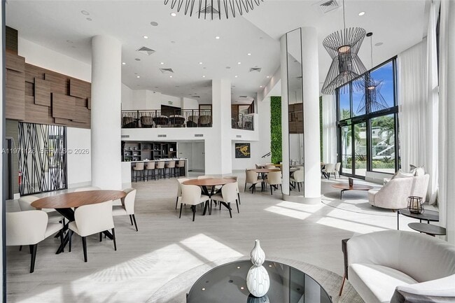 Building Photo - 1000 W Island Blvd