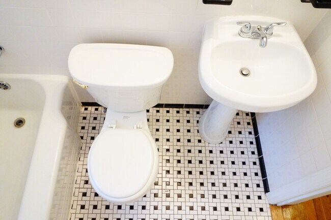 Building Photo - 8409 Greenwood Ave