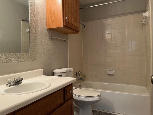Building Photo - 10637 Braes Bend Dr