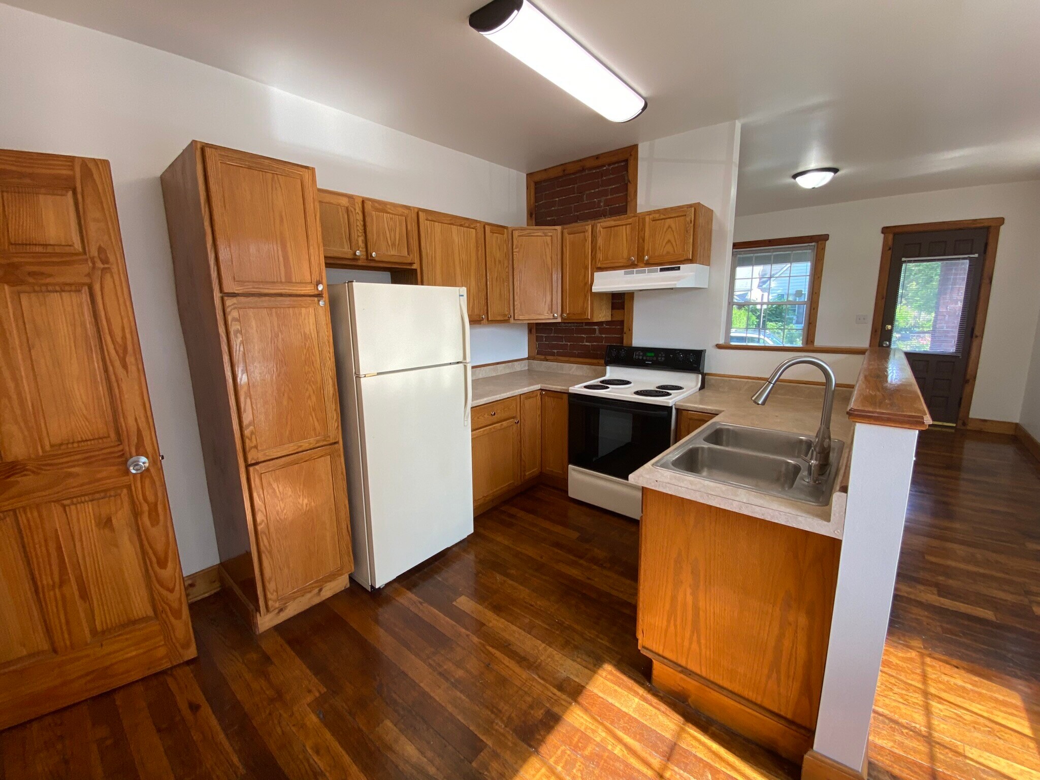 Building Photo - 1145 Woodlawn Ave