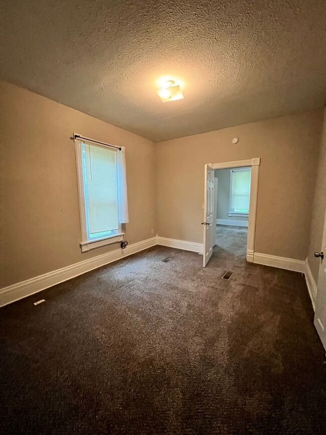 Building Photo - Darling Bungalow