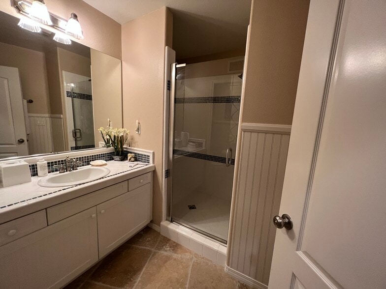 Downstairs Bathroom - 4353 Waterside Ln