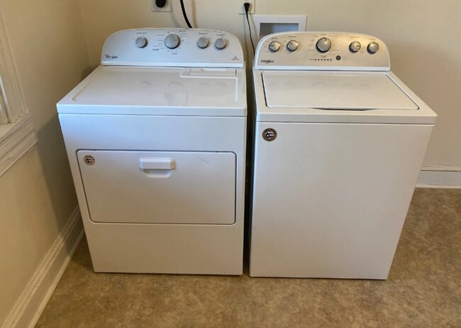 Building Photo - 221X Brookfield Ave