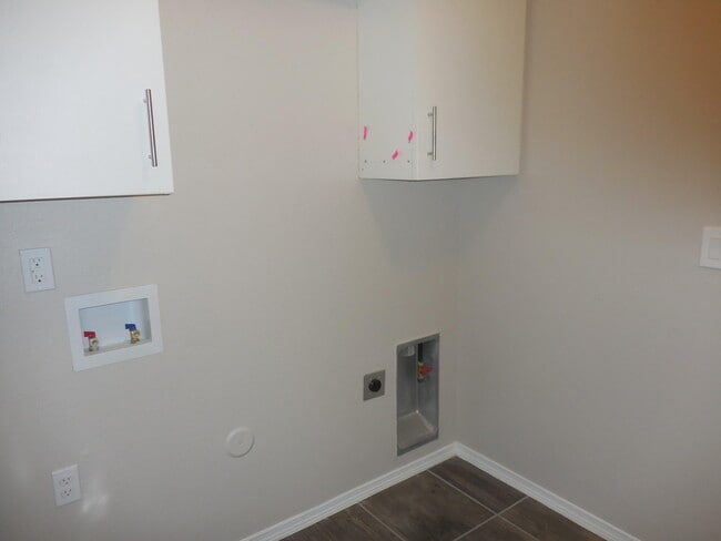 Building Photo - 963 Aircoupe Way