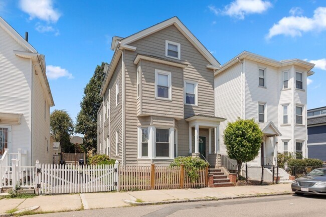Building Photo - 174 Sydney St