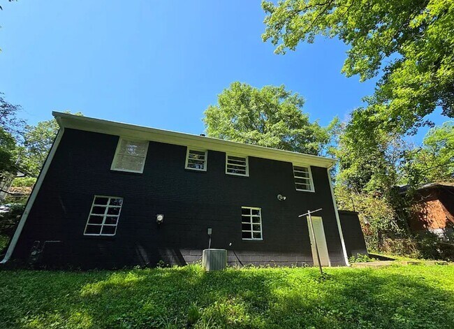 Building Photo - 2863 Catalina Dr