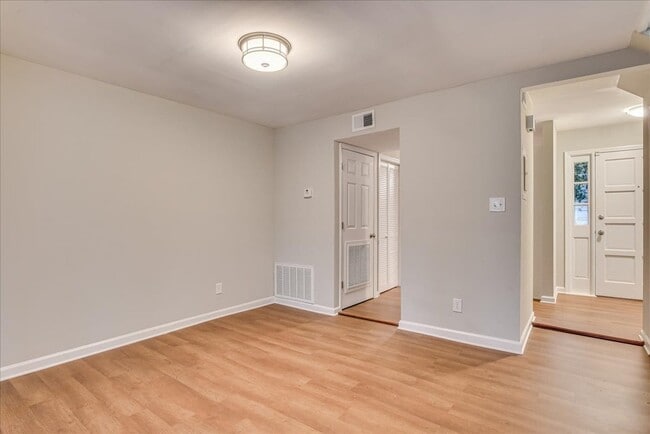 Building Photo - 305 Telfair St