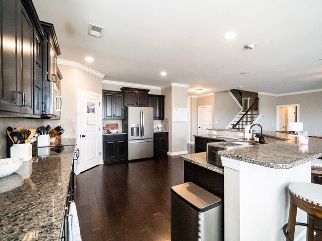 Building Photo - Elegant Richmond Hill Home with Screened Patio & Lagoon Views