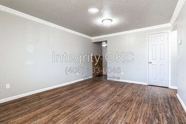 Building Photo - 4101 SE 45th St
