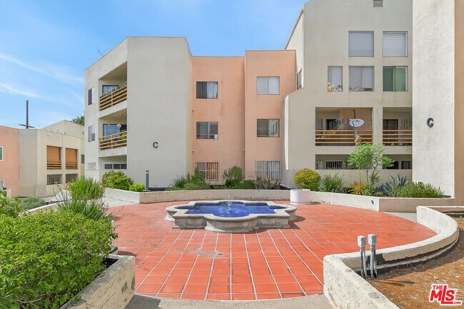 Building Photo - 1118 Valencia St