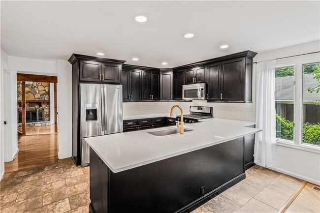 Building Photo - 1016 Muirfield Dr NE