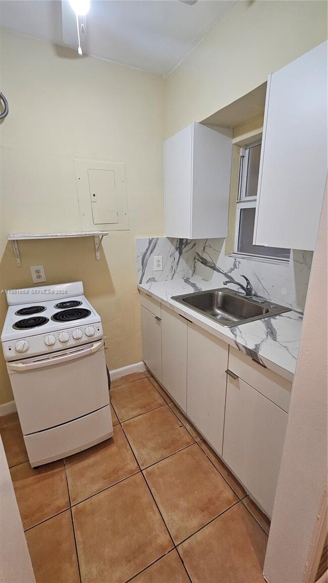 Building Photo - 1848 Madison St