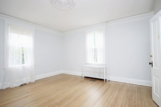 Building Photo - Charming Dog-Friendly Downtown Home Near UVA Medical Center