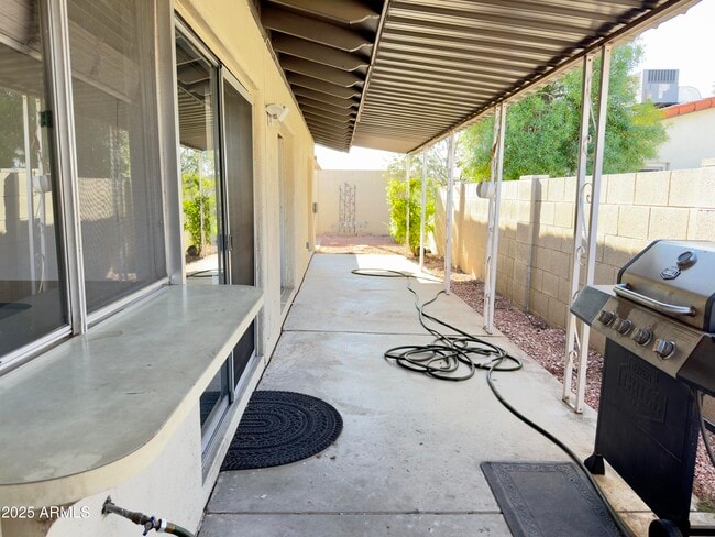 Building Photo - 1021 W Mission Ln