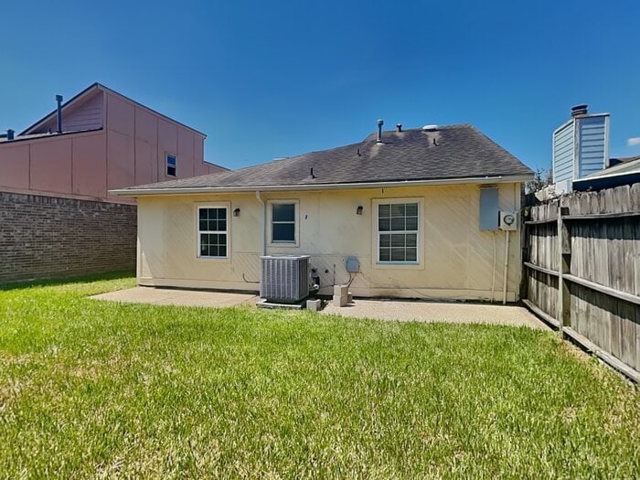 Building Photo - 942 Somercotes Ln