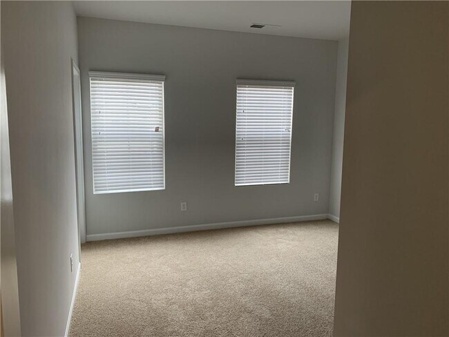 Building Photo - 430 Broadmoor Dr