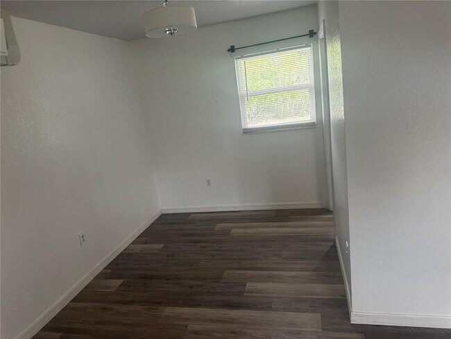 Building Photo - 847 Parkwood St