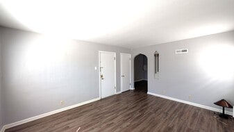 Building Photo - 5825 Sunshine Dr