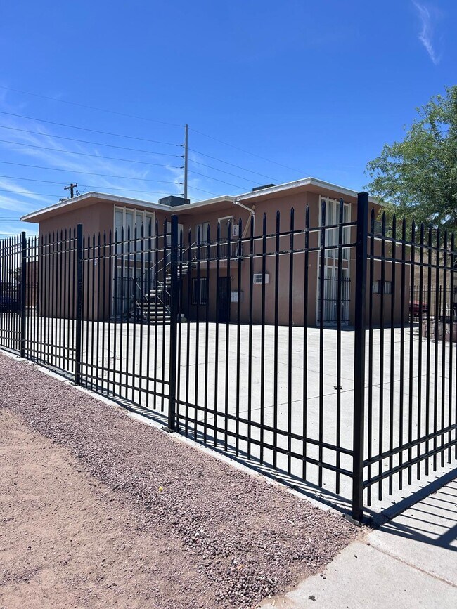 Building Photo - 1409 Sombrero Dr