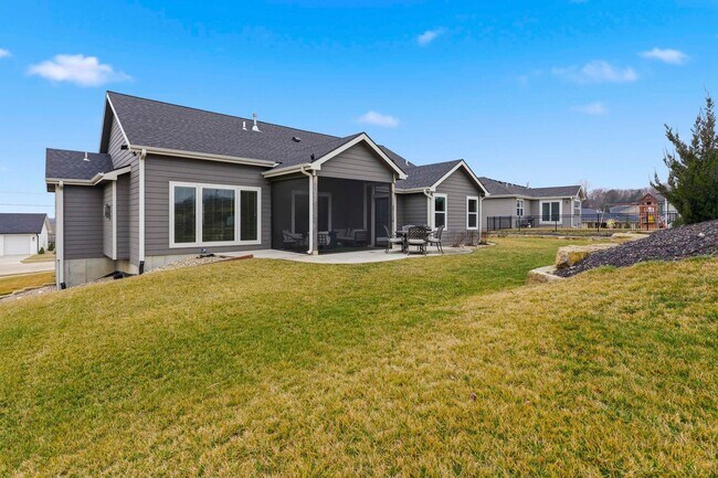 Building Photo - Stunning 6 Bed, 3 Bath Heritage Hills Home | 3-Car Garage | Walk-Out Basement