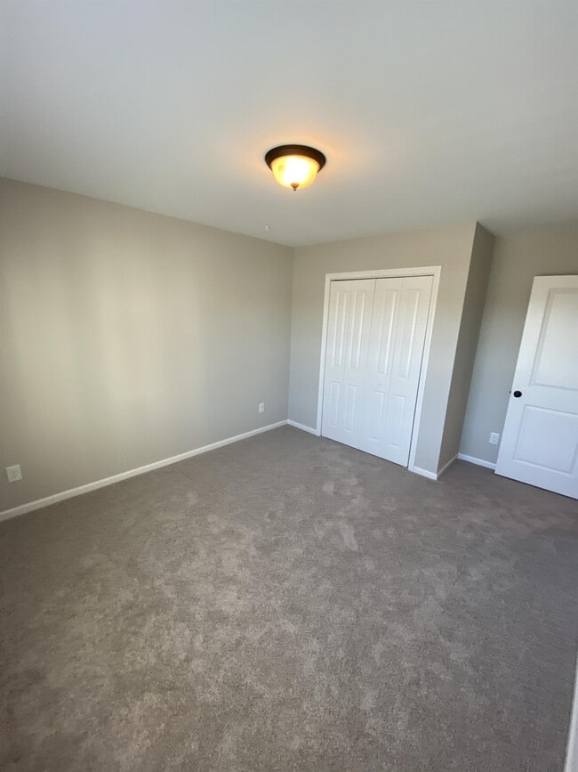 Building Photo - 617 Rockland Dr