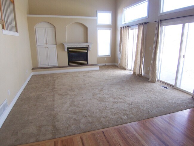 Building Photo - 7201 Dove Ct