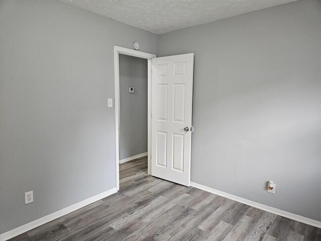 Building Photo - 6607 Amanda Cir