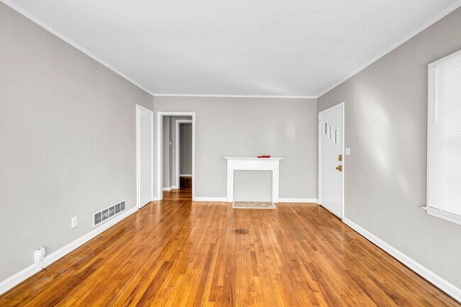 Building Photo - 1870 Windemere Dr NE