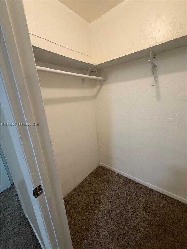 Building Photo - 1320 SW 11th Ave