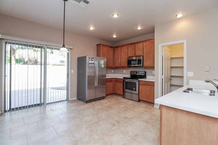 Building Photo - 2924 W Allens Peak Dr