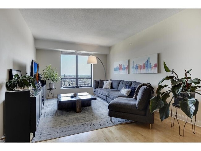 Primary Photo - 100 3rd Ave S