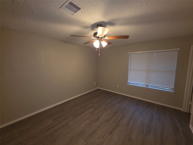 Building Photo - 21019 Western Valley Dr